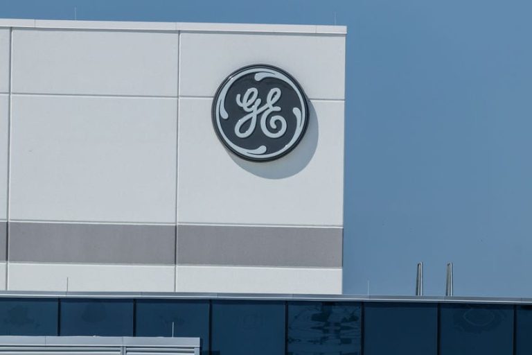 GE stock price forms giant megaphone pattern ahead of earnings